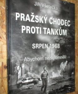 Pražský chodec proti tankům - srpen 1968