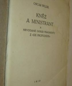 Kněz a ministrant a fragmenty z "De Profundis"