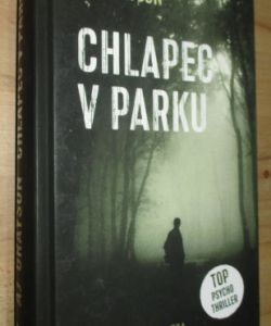 Chlapec v parku