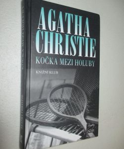 Kočka mezi holuby