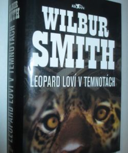 Leopard loví v temnotách