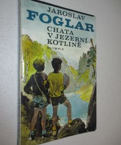 Chata v jezerní kotlině